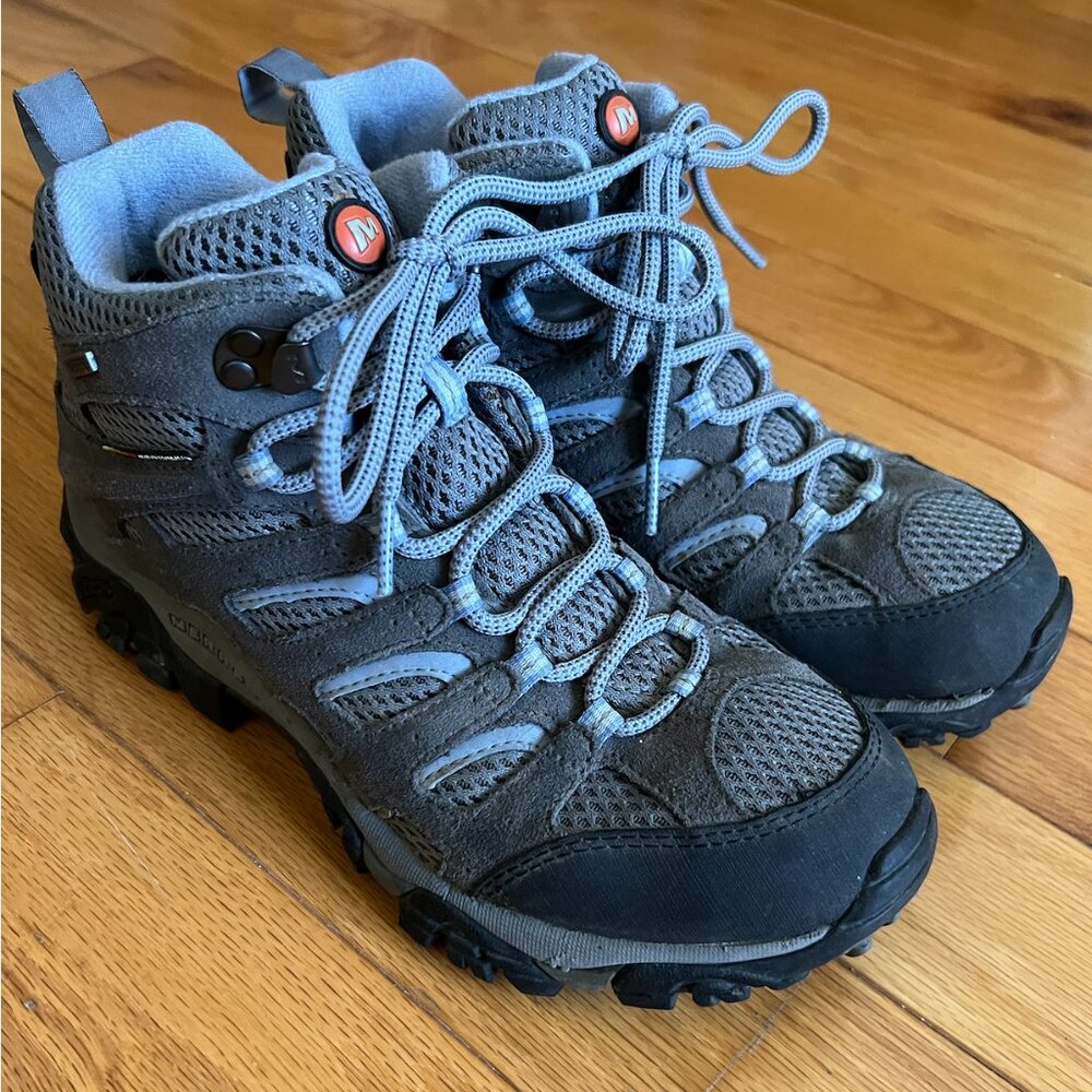 Merrell Waterproof Hiking Boots in Excellent Condition (7.5 W / 38 EU)